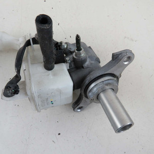 Cilindro Maestro del Freno 32070564 per Nissan Juke Mk1 2010-2019 Usato (76098) - Product Image 2