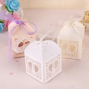 Moins cher prix Laser gravure douche nuptiale marié mariée chocolat coffrets cadeaux conception creuse Style romantique mariage bonbons boîte-cadeau