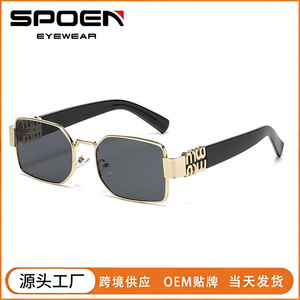 Lunettes de soleil carrées Miumiu, monture intégrale, verres dégradés, UV400, protection solaire de luxe pour femmes - Product Image 5