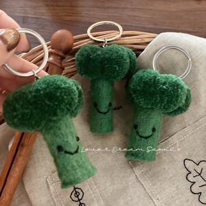 Adorabile Portachiavi Autunno/Inverno in Feltro di Lana Verde a Forma di Verdura, Ciondolo per Borsa Cucito a Mano, Carino e Alla Moda con Senso di Alta Qualità - Product Image 2