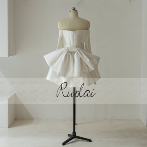 Ruolai QD06325 <span class=keywords><strong>Mini</strong></span> <span class=keywords><strong>abiti</strong></span> <span class=keywords><strong>da</strong></span> <span class=keywords><strong>sposa</strong></span> a manica lunga in raso per donne con spalline a papillon sul retro <span class=keywords><strong>abiti</strong></span> <span class=keywords><strong>da</strong></span> <span class=keywords><strong>sposa</strong></span> corti - Product Image 2