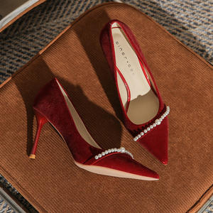 Los zapatos de novia son sexys y exquisitos, con punta en pico y tacón alto, y nunca pasarán de moda. - Product Image 2