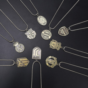 สร้อยคอจี้สโมสรฟุตบอลสำหรับผู้ชาย พรีเมียม บาร์เซโลน่า ยูเวนตุส เรอัล ปารีส แซงต์ แชร์กแมง ลิเวอร์พูล อาร์เซนอล เครื่องประดับสำหรับแฟนฟุตบอล ทนทาน - Product Image 1