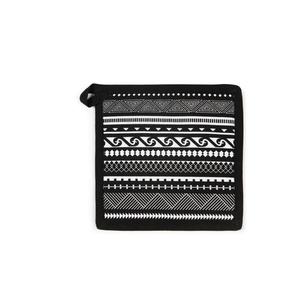 Portapentole Excelsa Etnico in Cotone 20x20 Cm Nero Bianco Altamente Resistente al Calore Adatto al Forno - Product Image 1