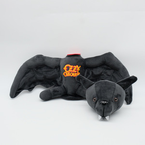 2025 nouveau personnalisé Ozzy Osbourne chauve-souris jouets en peluche doux peluche Ozzy Osbourne chauve-souris en peluche émissions de télévision pour enfants poupée cadeau d'anniversaire - Product Image 2