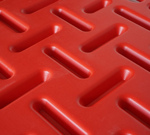 New Thickened Red Plastic Pig Control <strong>Board</strong> for Philippine Pig Farms | Durable Piggery Equipment Hengyin Brand - Product Image 5
