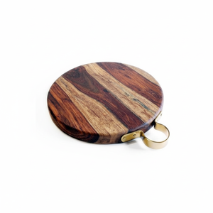 Tabla de cortar de madera de forma redonda hecha a mano con mango Utensilios de cocina Producto de exportador al por mayor - Product Image 1