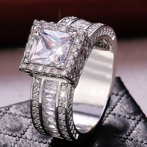 Anello quadrato da donna dal design geometrico minimalista, accessorio per dita da indossare tutti i giorni - Product Image 1