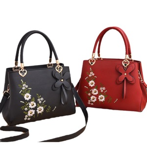 Sac bandoulière vintage en cuir PU pour femme – Sacs à main messager tendance et imperméables pour l'automne - Product Image 1