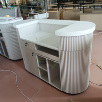 Comptoir de Réception de Luxe Blanc Courbé en Marbre pour Salon de Beauté, Bureau d'Accueil et Meuble de Caisse pour Onglerie