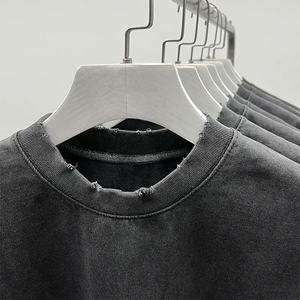 เสื้อยืดฟอกสีลายกราฟฟิกโอเวอร์ไซส์สีดำน้ำหนักวินเทจผ้าคอตตอน100% ทุกข์ออกแบบได้ตามต้องการ - Product Image 3