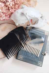 Peine Artesanal Tradicional Hecho de Cuerno de Búfalo, Materiales Naturales que Favorecen el Crecimiento Saludable del Cabello, Textura Suave - Product Image 6