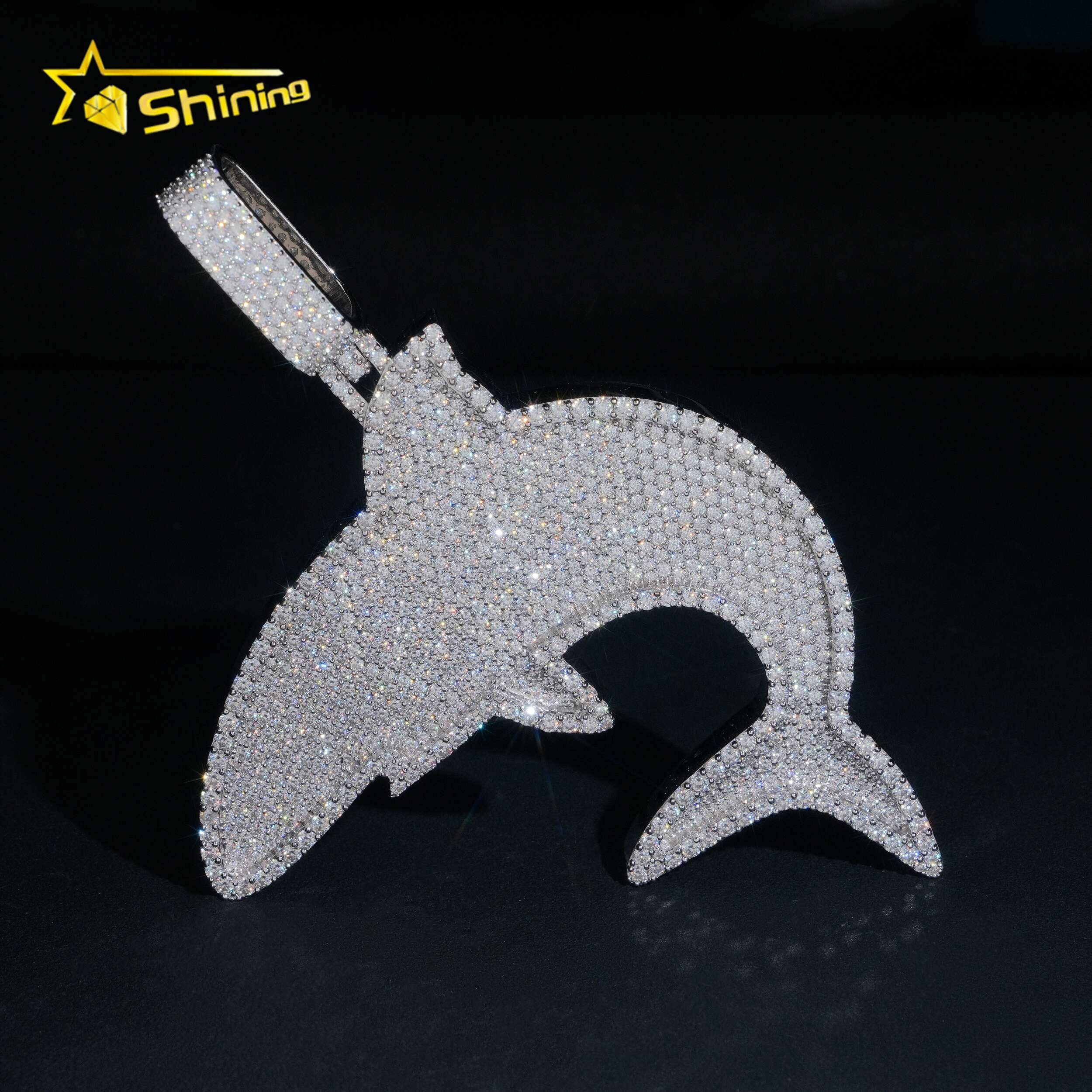 Couleur argent - Pendentif requin de 3,5 pouces