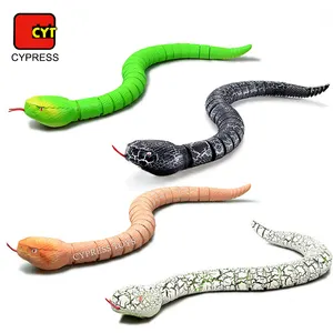 欧洲标准万圣节逼真红外遥控蛇猫玩具鸡蛋红外遥控响尾蛇动物特技玩具