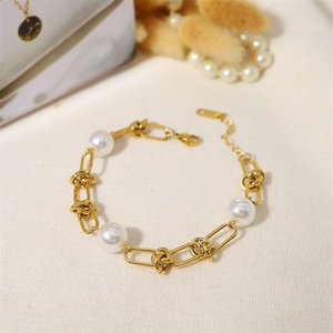 สร้อยข้อมือสแตนเลสวินเทจแบบโซ่ทองประดับมุกสำหรับผู้หญิง - Product Image 5