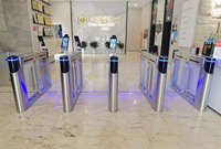Portillon pivotant automatique à bon prix en acier inoxydable 304 pour contrôle d'accès de sécurité aux entrées des parcs d'attractions