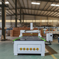 Machine de fraisage CNC industrielle 3 axes 1300*2500mm avec commande DSP, servomoteur, transmission à engrenage unique PLC pour le bois et le MDF