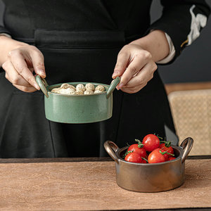 Tazón de cerámica con doble asa, hecho a mano, diseño moderno, para ensaladas, ideal para fiestas. - Product Image 3