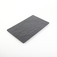 Plateau de service rectangulaire plat moderne et minimaliste en mélamine noire de qualité alimentaire pour steak, sushi et sashimi