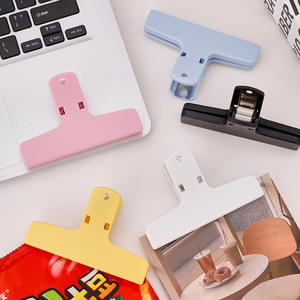 Regalo promozionale all'ingrosso in plastica colorata per conto a mano <span class=keywords><strong>Clip</strong></span> per appunti con <span class=keywords><strong>Clip</strong></span> per studenti con Logo personalizzato - Product Image 3