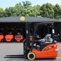 Forklift Elektrik Tipe Duduk dengan Berbagai Pilihan Tiang Angkat 1.6/1.8/2 Ton untuk Gudang, Dermaga, dan Logistik