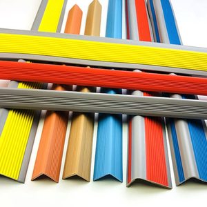 Bordure d'escalier en caoutchouc de <span class=keywords><strong>bande</strong></span> de nez d'escalier en PVC souple directe d'usine <span class=keywords><strong>pour</strong></span> bandes d'étanchéité d'escalier - Product Image 4