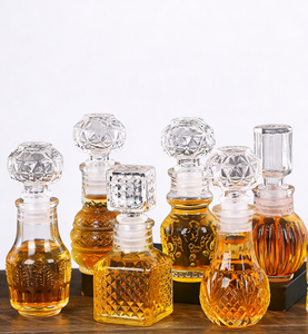 Mini bouteilles de <span class=keywords><strong>vin</strong></span> en verre 50 ml, carafes en verre vides, bouteilles de tequila avec <span class=keywords><strong>bouchon</strong></span> pour les faveurs de mariage - Product Image 1