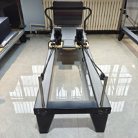 Reformer de Pilates con Marco de Aluminio Comercial y Barra Deslizante para Pies, Diseño Duradero para Uso Profesional en Estudios de Pilates