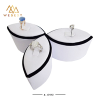 Présentoir à bijoux Webest en bois noir avec plateau en cuir PU pour bagues et bracelets