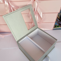 Boîte cadeau personnalisée en forme de livre avec fenêtre coulissante transparente, doublure en éponge, motif rose en relief – Cadeau d'anniversaire créatif