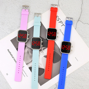 Reloj Electrónico Digital de Moda con Pantalla Digital para Mujer, Bonito Reloj Deportivo con Correa Elástica de Silicona Pequeña para Hombre - Product Image 4