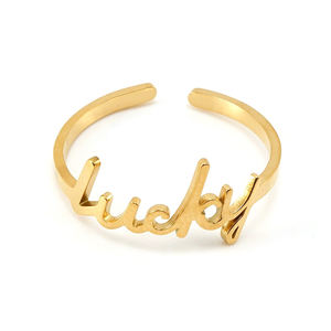 Anello Lincy Aperto Impilabile Antiappannamento da Donna in Acciaio Inossidabile Placcato Oro 18K con Lettera Iniziale e Ciondoli Love Smile Happy - Product Image 6