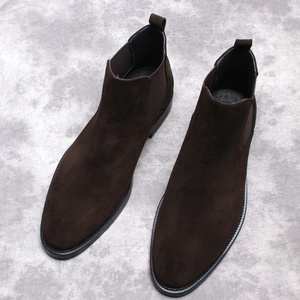 Botas Martin de Piel de Vacuno con Suela Gruesa, Cremallera Lateral de Cuero Genuino, Estilo Inglés con Patrones Tallados a Mano - Product Image 4