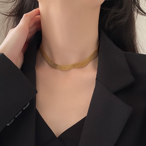 Collier et bracelet minimalistes en maille chaîne en acier inoxydable |   Plaqué Or 18K |   Hypoallergénique, imperméable, style INS - Product Image 3