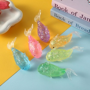 Juguete Sensorial Antiestrés de Pez Koi con Purpurina, TPR Elástico para Apretar, Regalo para Niños - Product Image 3