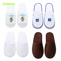 Pantoufles d'hôtel jetables en tissu peluche doux et léger en EVA pour hôtels, complexes hôteliers et spas – Vente en gros