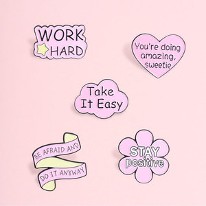 Al por mayor, en stock, personalizado, pin de solapa de esmalte suave con citas inspiradoras, insignia de broche con letras motivacionales lindas sobre salud mental para bolso - Product Image 4