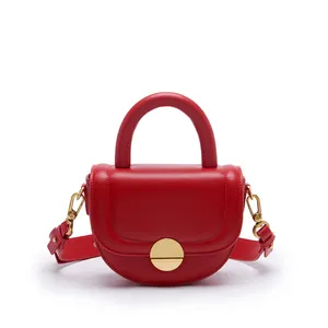 फ़ैक्टरी ODM चमड़े के लक्ज़री पर्स चीन से अनोखा छोटा हैंडबैग लड़कियों के लिए फ़ैशन स्लिंग रेट्रो हॉट 2024 लाल हैंडबैग