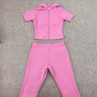 Ensemble de yoga Capri personnalisé en petite série avec logo en strass, comprenant une veste zippée à capuche et un legging Capri à taille repliable, tenue de sport d'été OEM
