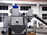 Kompakter, platzsparender automatischer Beutelschneider für optimierte Raumnutzung in Produktionsanlagen