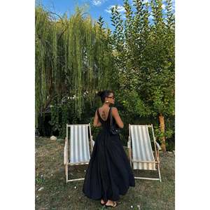 Robe de cocktail noire à bretelles - Product Image 2