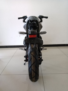 Motocicletta elettrica <span class=keywords><strong>con</strong></span> motore da 3000W e 5000W <span class=keywords><strong>con</strong></span> ruote da allenamento alimentate a batteria e faro e musica per adulti - Product Image 3
