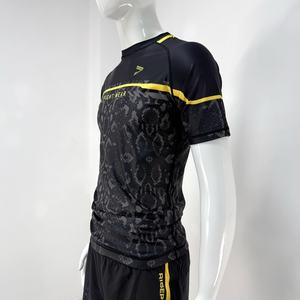 Camiseta de Compresión Negra Dorada, Tejido Elástico en 4 Direcciones y Absorbente de Sudor, Parte de un Conjunto de Artes Marciales, Esencial para BJJ - Product Image 2