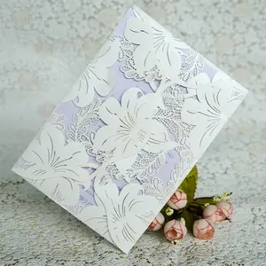 Nieuwste Rustieke Uitnodigingen Met Enveloppen Bloemen Laser Cut Diy Kit Laser Gesneden Witte Bruiloften Kaart