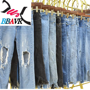 Liquidación por Sobreproducción: Jeans Usados para Mujer de Alta Calidad a Bajo Precio, Mezcla de Diseños y Tallas, Lote de Jeans para Dama - Product Image 1