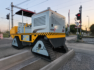 Machine <span class=keywords><strong>de</strong></span> pavage <span class=keywords><strong>de</strong></span> bordures <span class=keywords><strong>en</strong></span> <span class=keywords><strong>béton</strong></span> autonivelante <span class=keywords><strong>de</strong></span> précision à guidage laser pour trottoirs et drainages <span class=keywords><strong>de</strong></span> pistes d'aéroport - Product Image 1