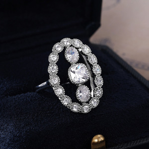 F713 Anello da donna in oro bianco con diamante taglio cuscino, colore G naturale, gioiello di fidanzamento - Product Image 4