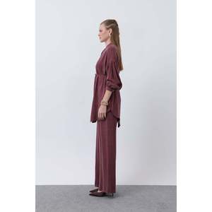 Ensemble tunique et pantalon pour femme Puane, couleur bordeaux, avec détails boutonnés et col montant - Tenue élégante et modeste en deux pièces pour tous les jours - Product Image 3