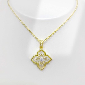 Collier pendentif personnalisé en argent sterling 925 avec pierre verte, trèfle en zircon, plaqué or, élégant, tendance, vente en gros - Product Image 5