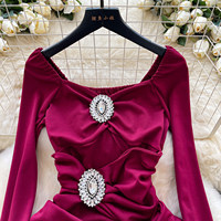 Robe Courte Décontractée Élégante pour Femme WIWT, Bordeaux, Ornée de Strass, Manches Longues Évasées, Moulante, Idéale pour Soirées et Clubs
